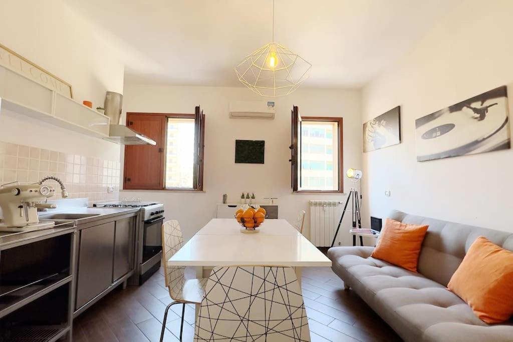 Molo Five Apartment Palermo Esterno foto