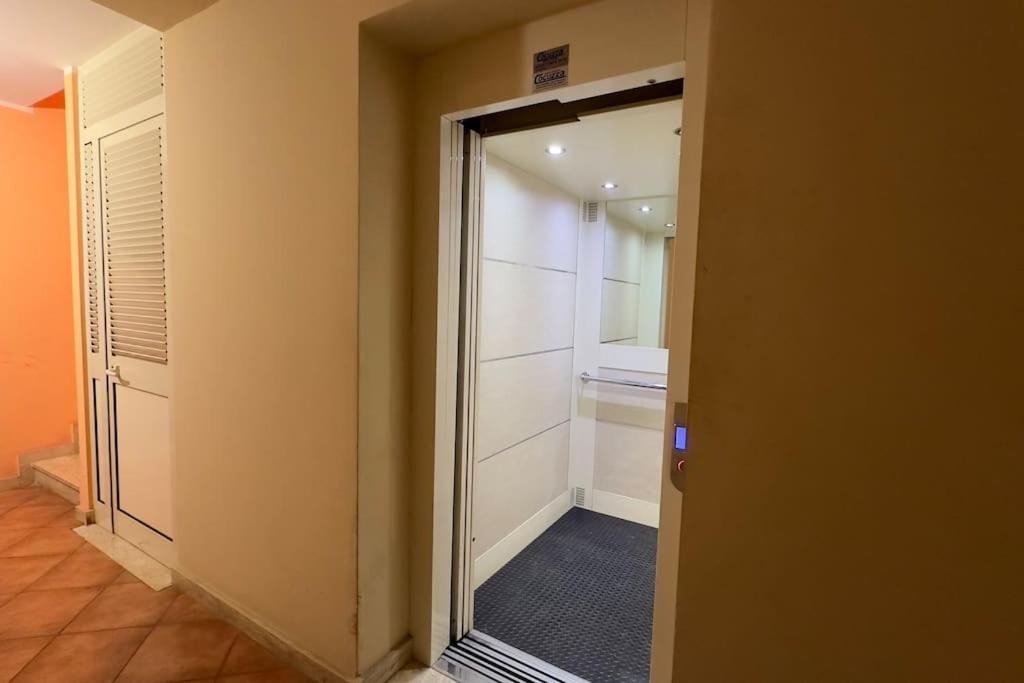 Molo Five Apartment Palermo Esterno foto